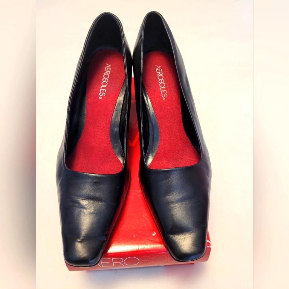 Women's Size 10M, AEROSOLES "Perfect II", Soft Black Leather